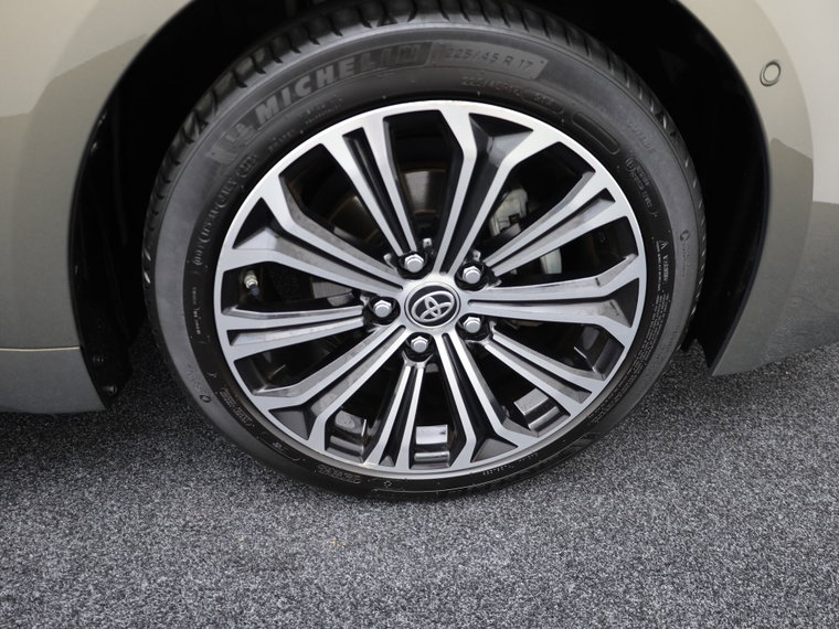 Vehicle Image 25