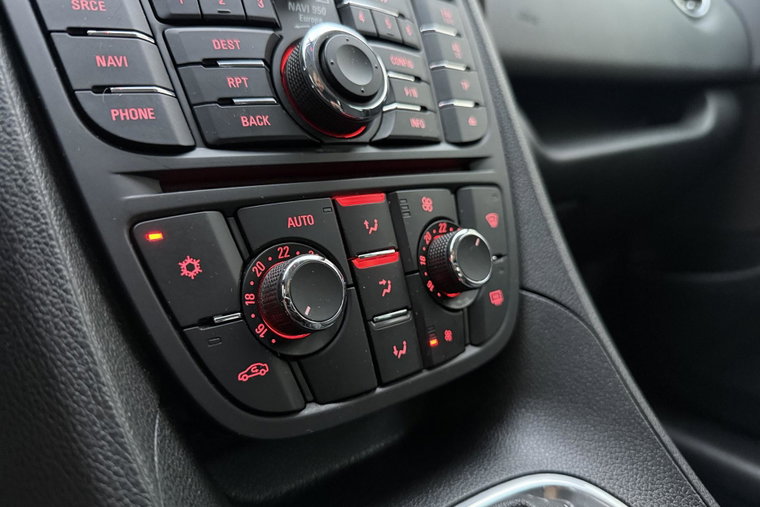 Vehicle Image 24