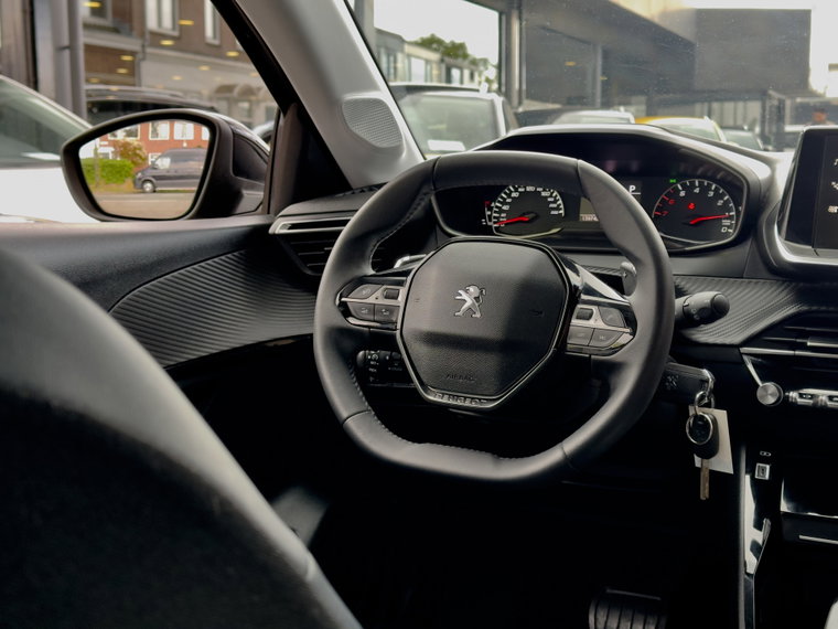 Vehicle Image 25