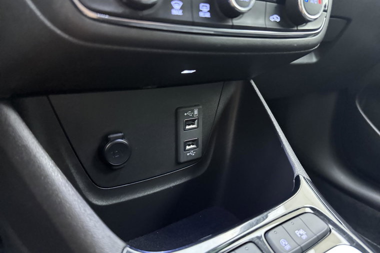 Vehicle Image 25