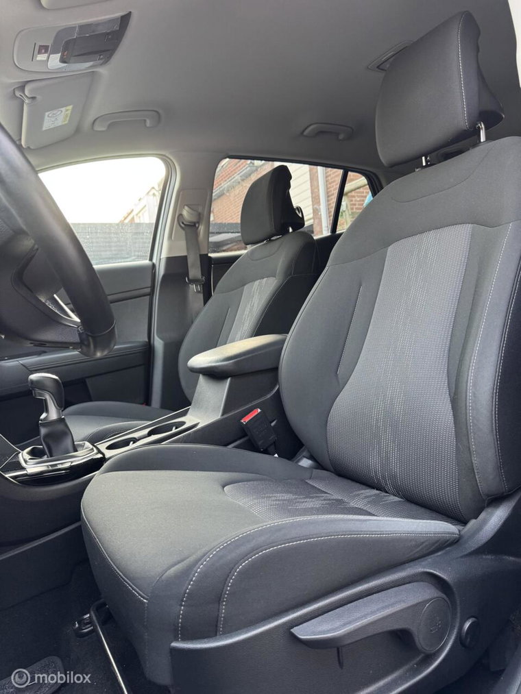 Vehicle Image 25