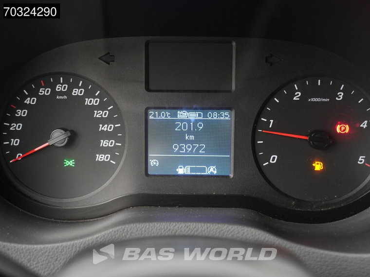 Vehicle Image 32
