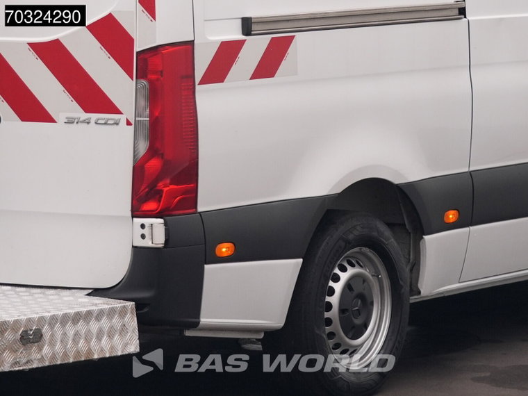 Vehicle Image 37