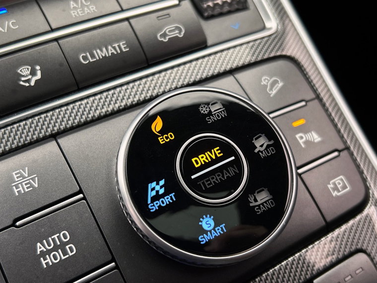 Vehicle Image 25