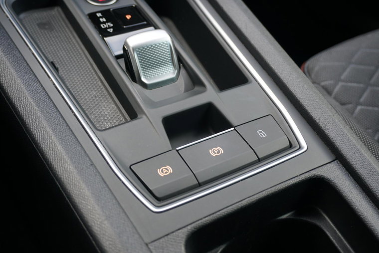 Vehicle Image 32