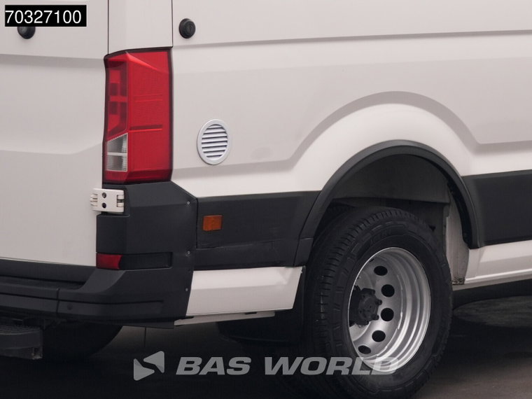 Vehicle Image 32