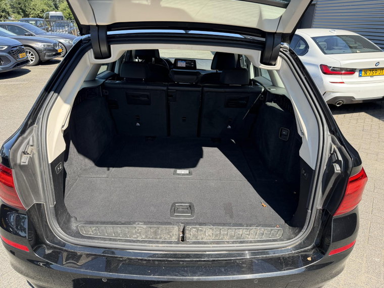 Vehicle Image 32