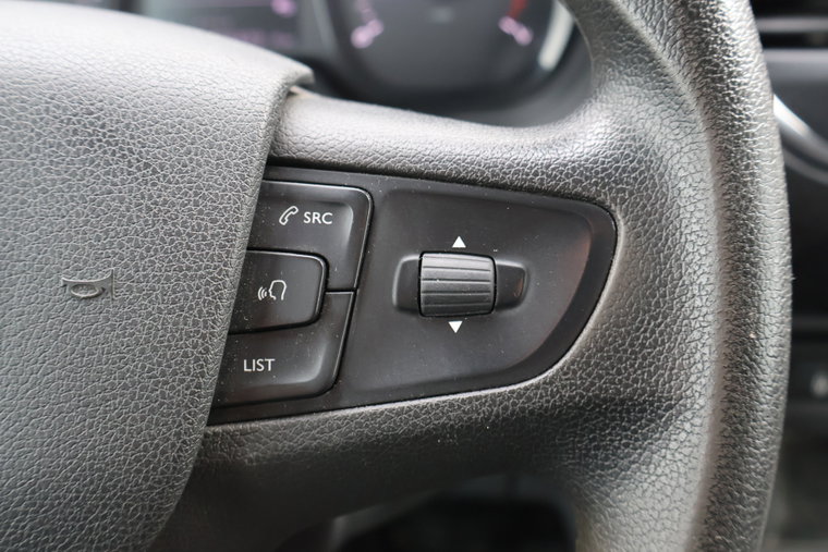 Vehicle Image 32