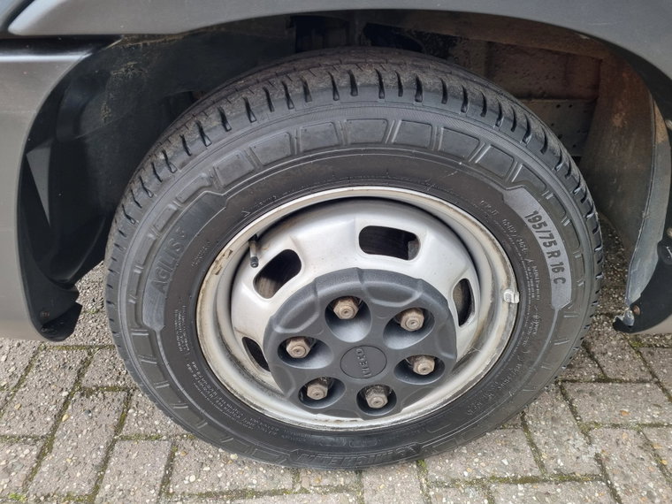 Vehicle Image 24