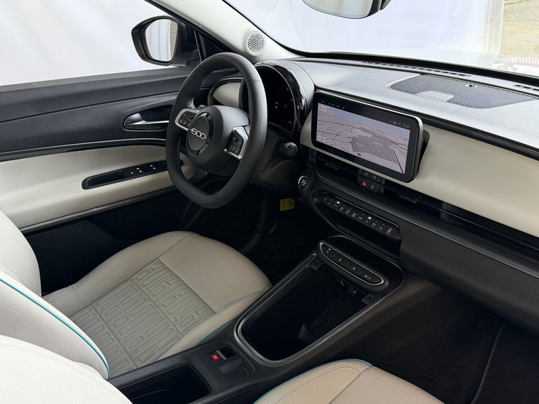 Vehicle Image 38
