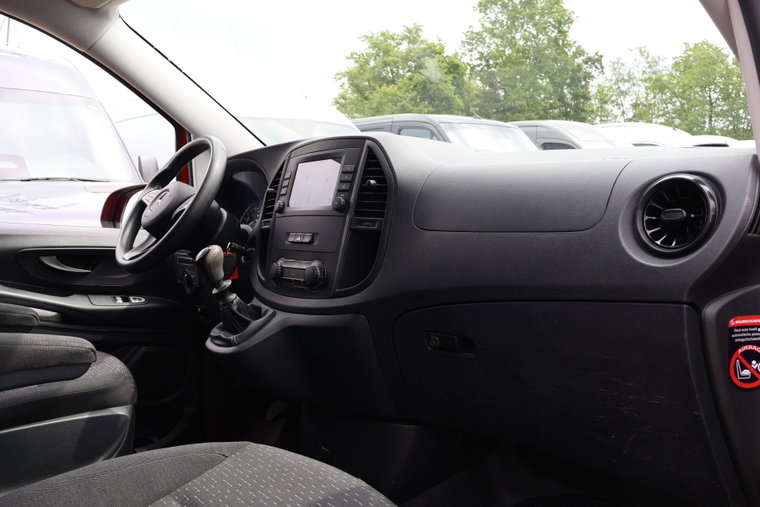 Vehicle Image 32