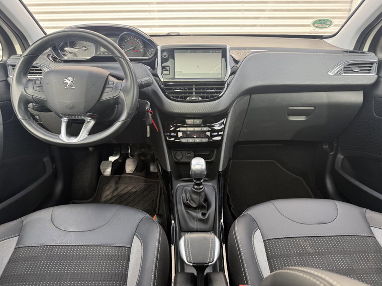 Vehicle Image 25