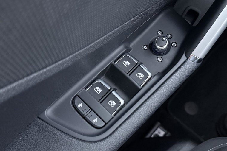 Vehicle Image 35