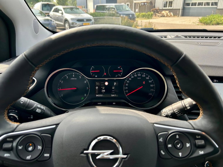 Vehicle Image 25