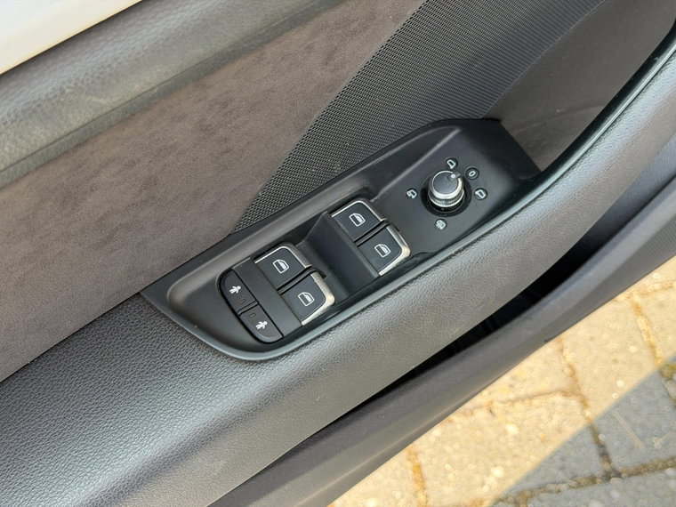 Vehicle Image 35