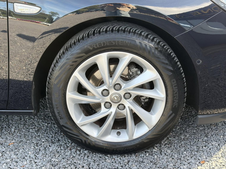 Vehicle Image 32