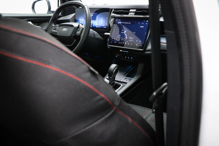 Vehicle Image 13