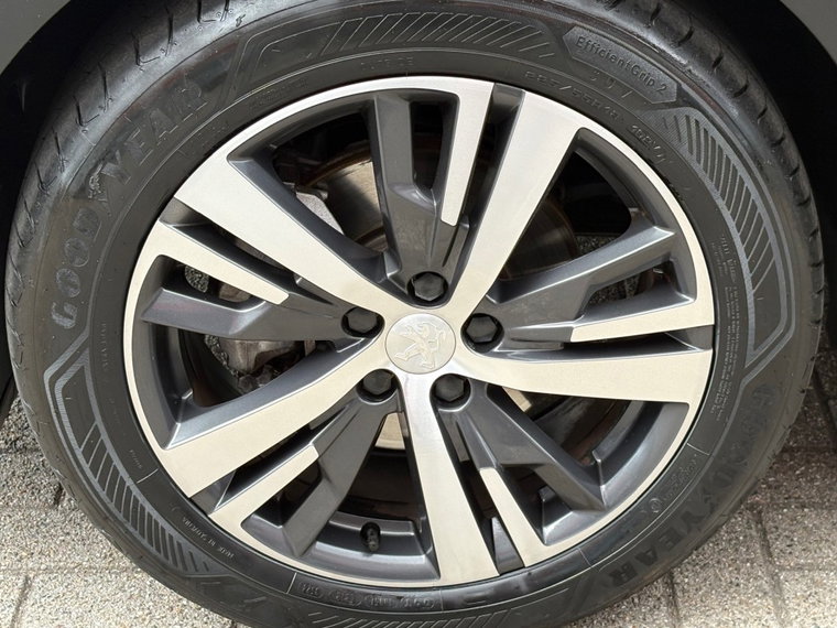 Vehicle Image 17