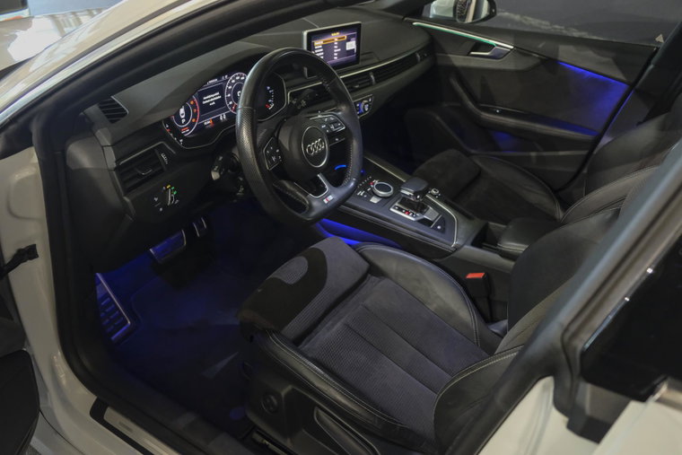 Vehicle Image 21
