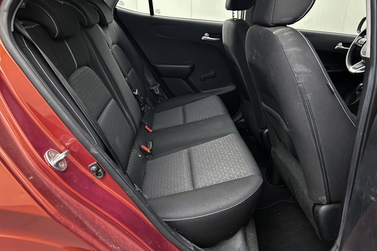 Vehicle Image 25