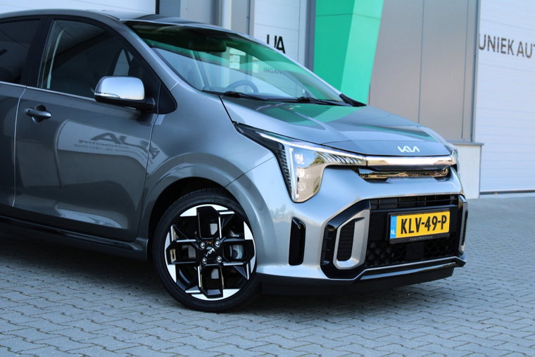 Vehicle Image 11