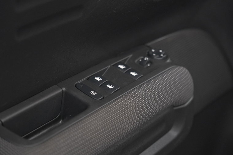 Vehicle Image 23