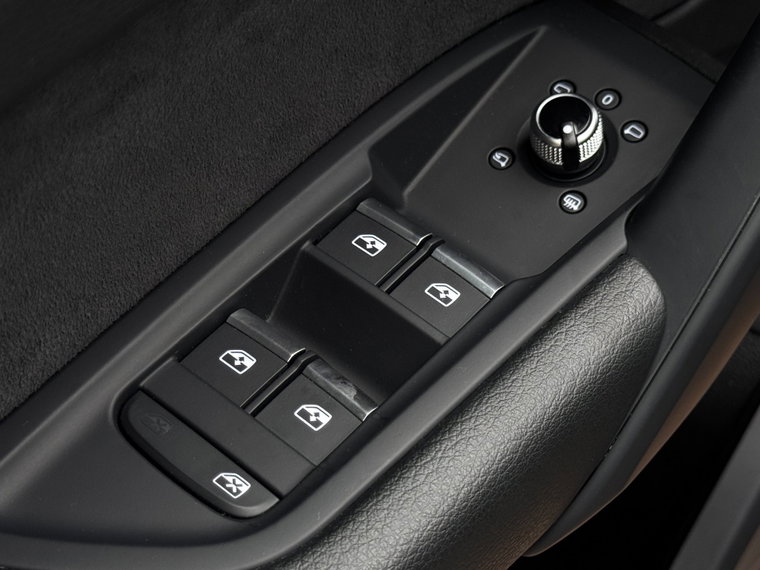 Vehicle Image 37