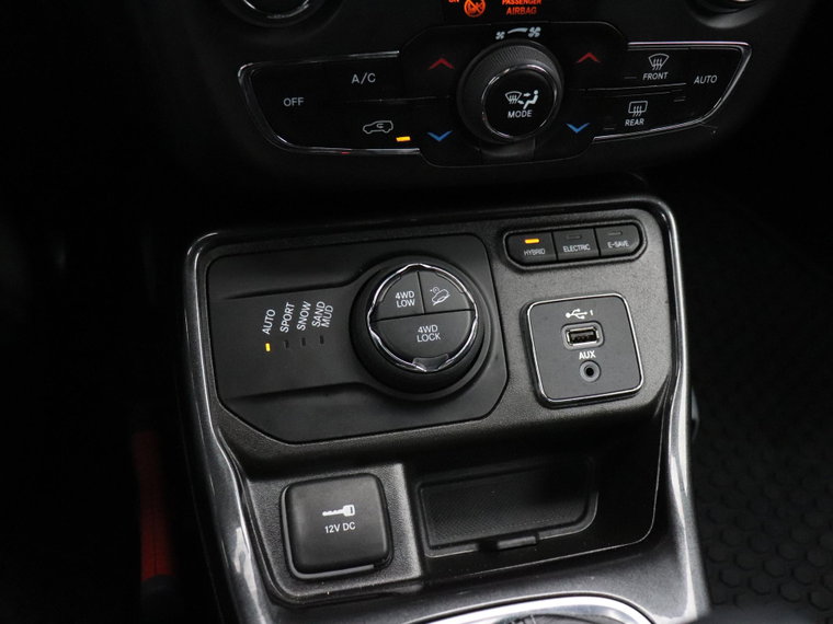 Vehicle Image 25