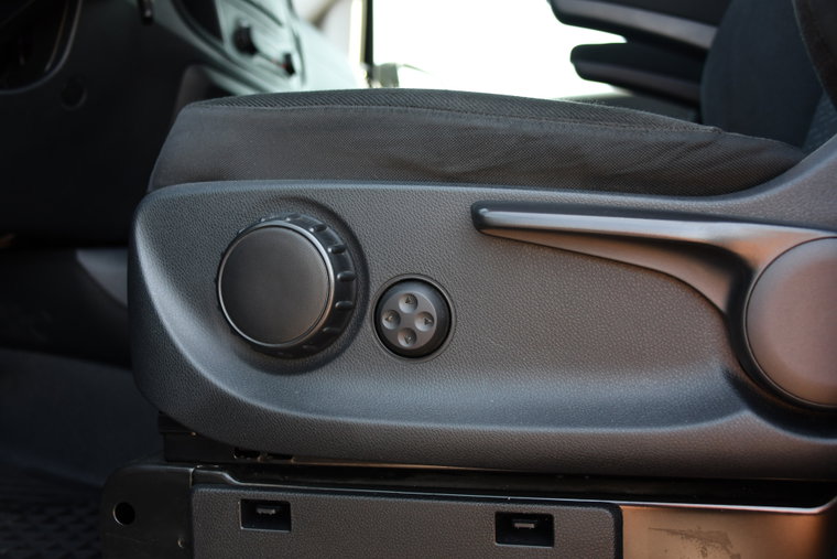 Vehicle Image 32