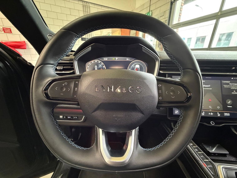 Vehicle Image 16