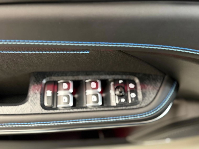 Vehicle Image 32