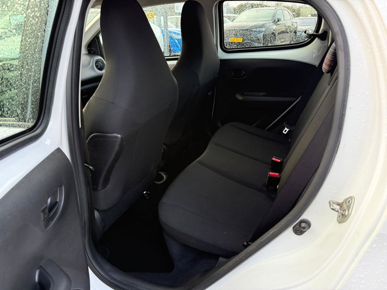 Vehicle Image 12