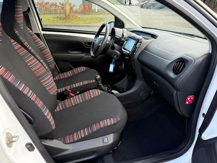 Vehicle Image 14