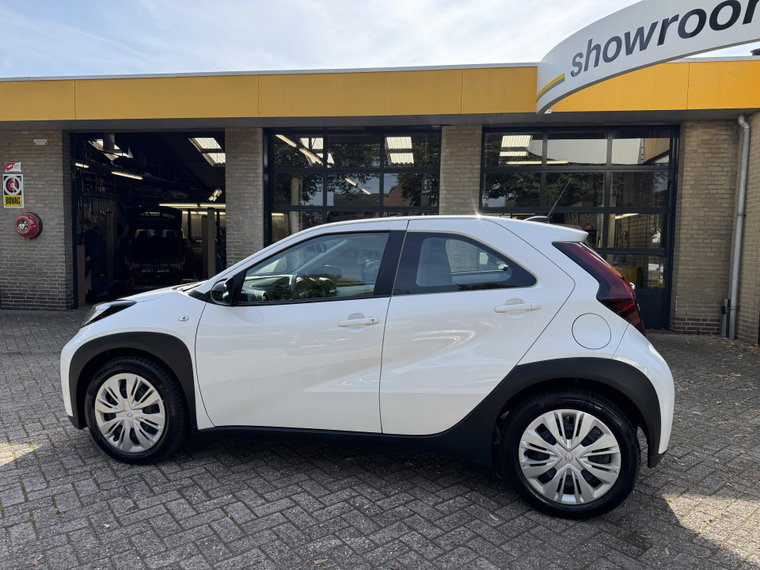 Vehicle Image 16
