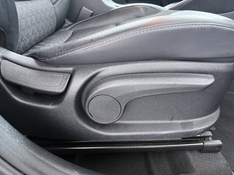 Vehicle Image 42