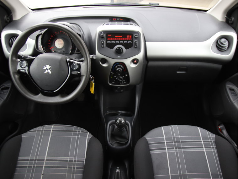 Vehicle Image 13