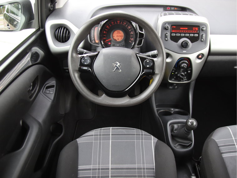 Vehicle Image 14