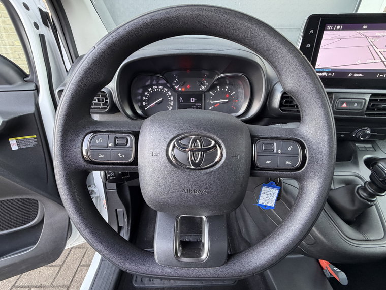 Vehicle Image 32