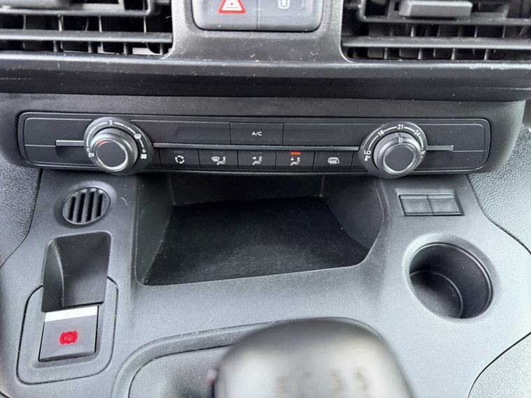 Vehicle Image 42