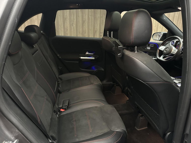 Vehicle Image 37