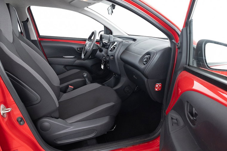 Vehicle Image 6