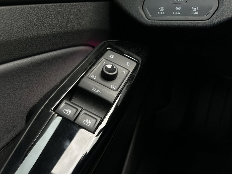 Vehicle Image 34
