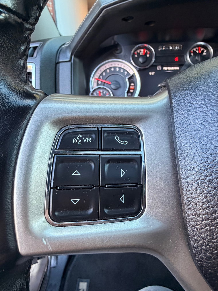 Vehicle Image 25