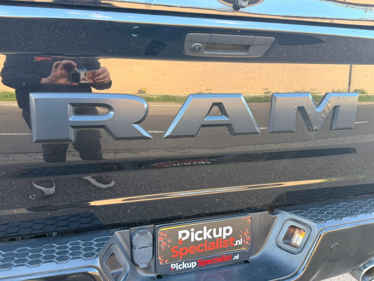 Vehicle Image 42