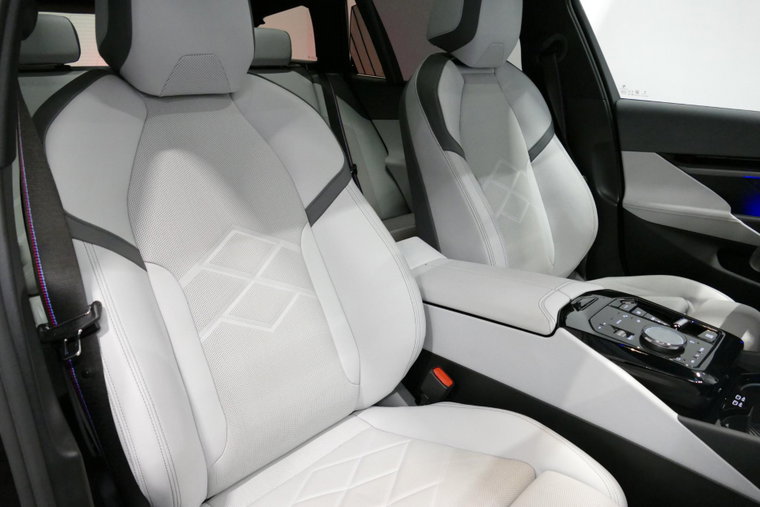 Vehicle Image 36