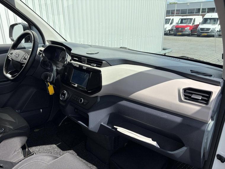Vehicle Image 26