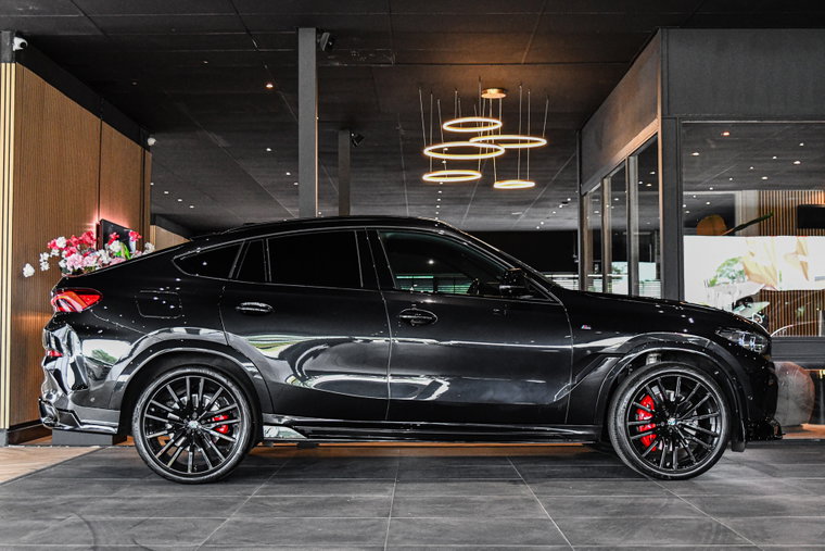Vehicle Image 9