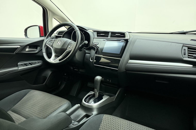 Vehicle Image 16