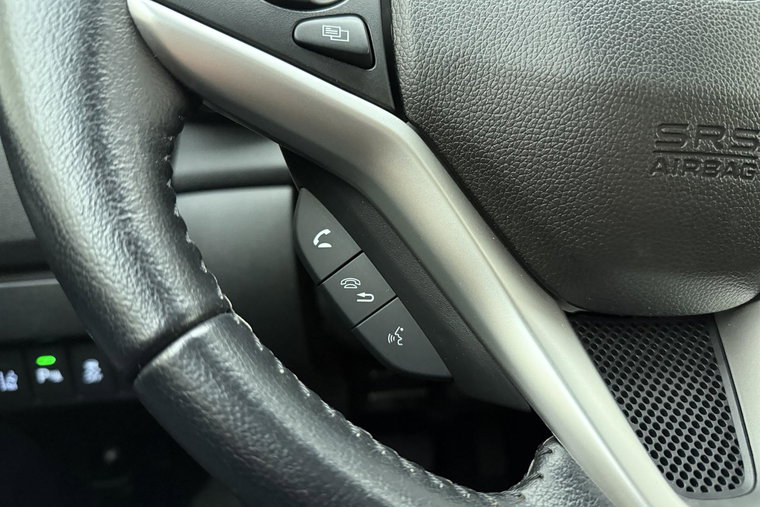 Vehicle Image 25