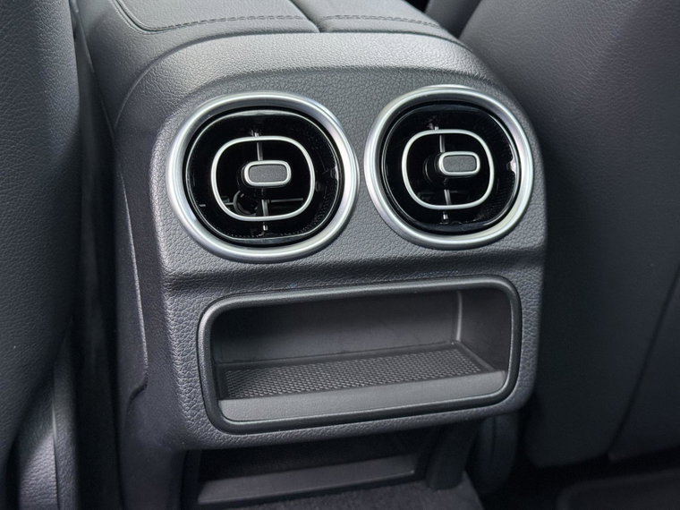 Vehicle Image 28